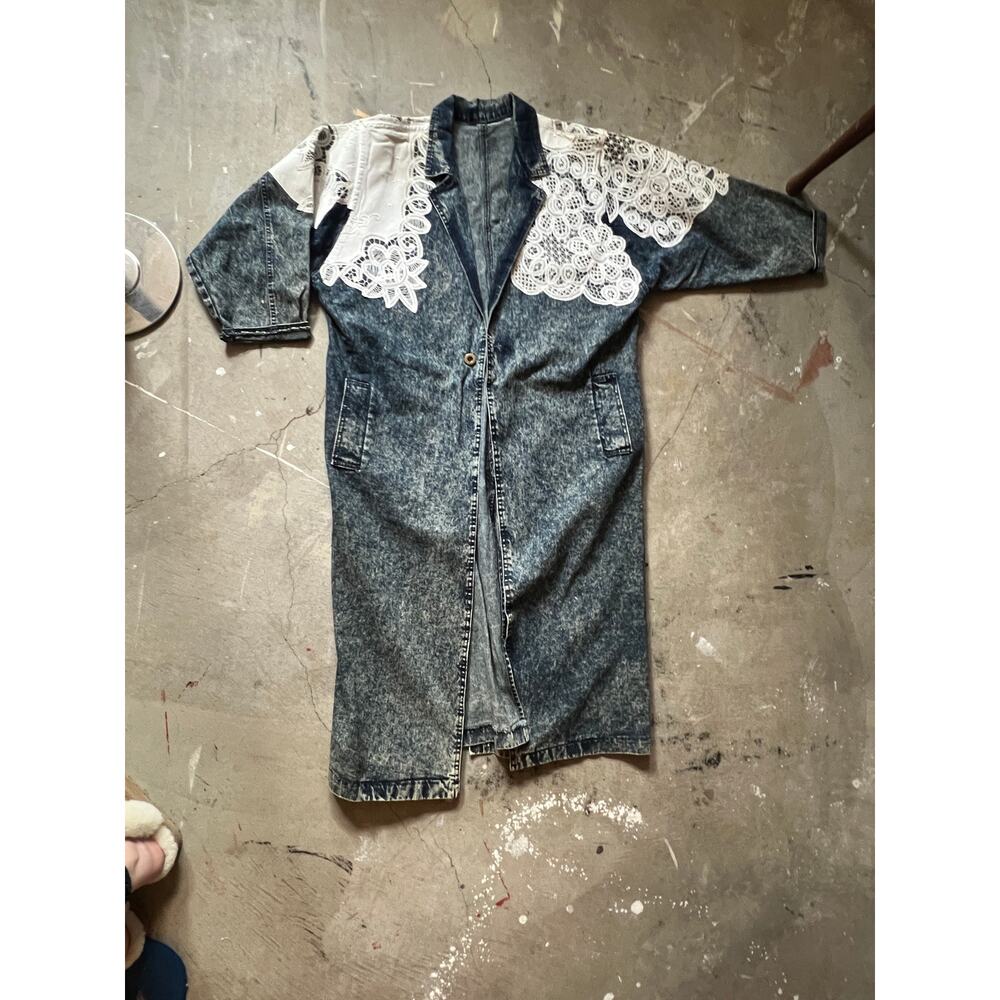 Vintage Denim Trenchcoat, 80s acid wash, Appliqué